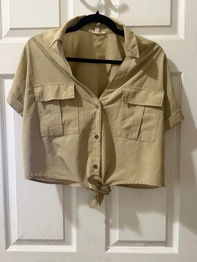 Lily Star Beige Short-Sleeve Tie-Front Button Down Shirt